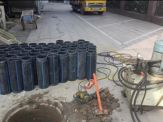 万盛PE置换管厂家 DN315置换管 非开挖管短管置换